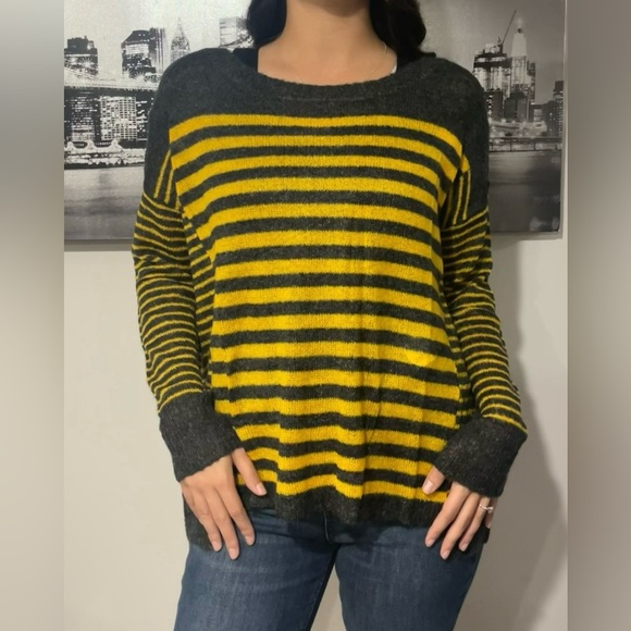 New boutique Striped Black and Yellow Sweater S M L - Picture 2 of 2